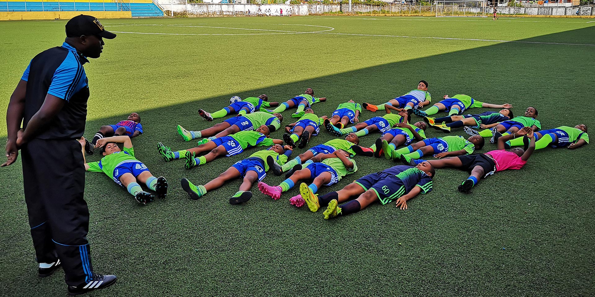 uniforme de campo verde - Imagen 2